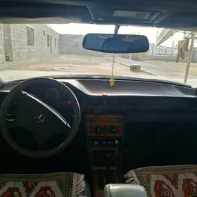 Mercedes-Benz E320 1993