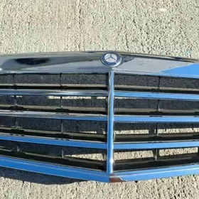 Облицовка радиатора от Мерседес W212