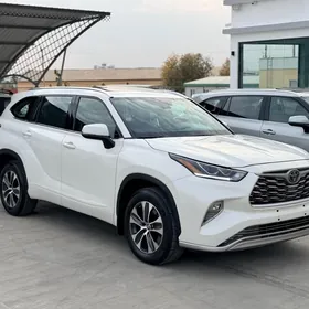 Toyota Highlander 2021