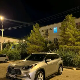 Toyota Highlander 2022