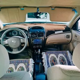 Nissan Sunny 2011