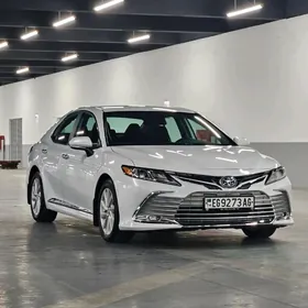 Toyota Camry 2021