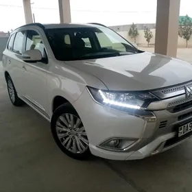 Mitsubishi Outlander 2023