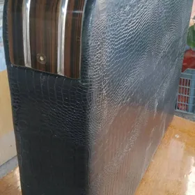 подлокотникиот дивана