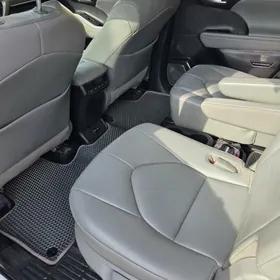 Toyota Highlander 2021