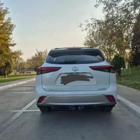 Toyota Highlander 2021