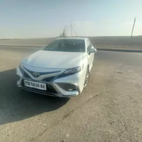 Toyota Camry 2021