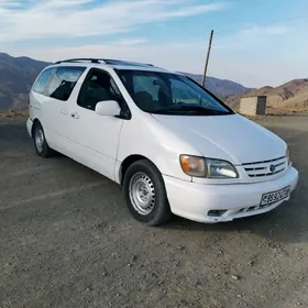 Toyota Sienna 2002