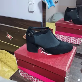 Чёрные замшевые туфли