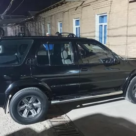 Nissan Pathfinder 2001