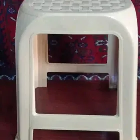 Стулья пластиковые