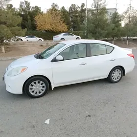 Nissan Versa 2013