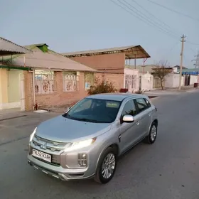 Mitsubishi Outlander Sport 2020