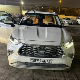 Toyota Highlander 2021