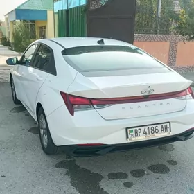 Hyundai Elantra 2022
