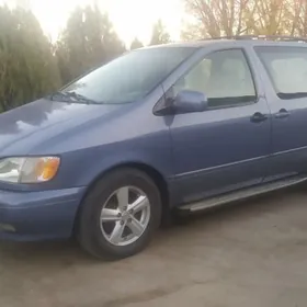 Toyota Sienna 2002
