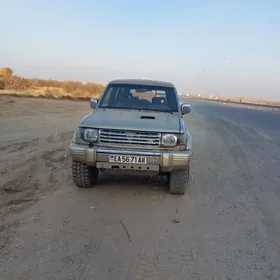 Mitsubishi Pajero 1992