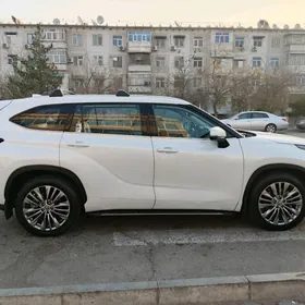 Toyota Highlander 2021