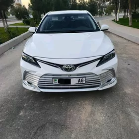 Toyota Camry 2021