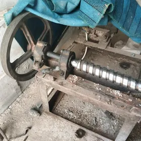 Kunjara cyarýan press aparat