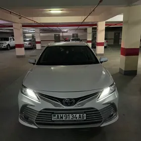Toyota Camry 2019