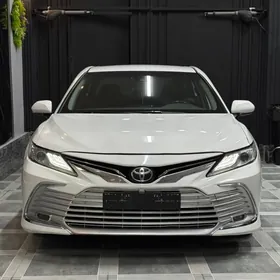 Toyota Camry 2021