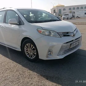 Toyota Sienna 2019