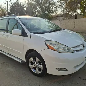 Toyota Sienna 2004
