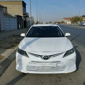 Toyota Camry 2021