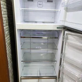 Haladilnik Hisense inwerter.