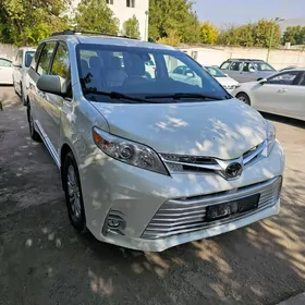 Toyota Sienna 2019