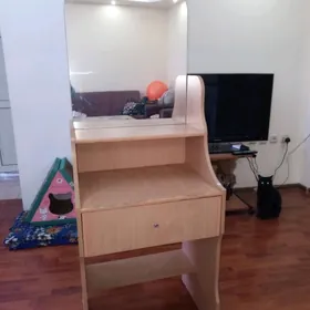 зеркало с полочками