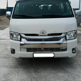 Toyota Hiace 2017