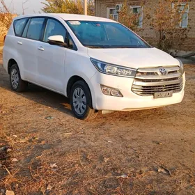 Toyota Innova 2021