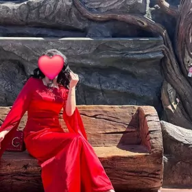 Красная платье