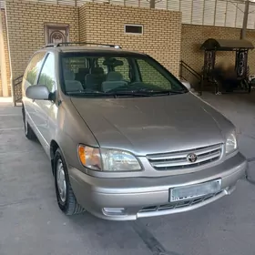 Toyota Sienna 2003