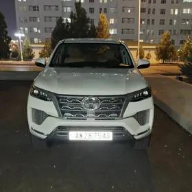 Toyota Fortuner 2023