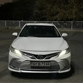 Toyota Camry 2021