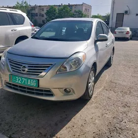 Nissan Versa 2012