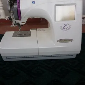 Ýaka edýän maşyn