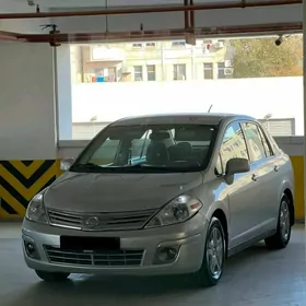 Nissan Versa 2011