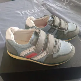 Кроссовки детские