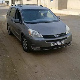 Toyota Sienna 2004