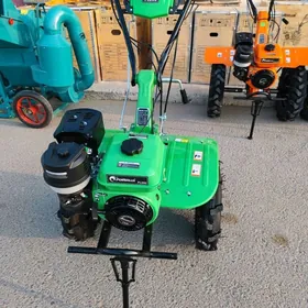 Motoblok yer sürýän