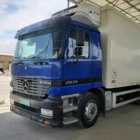 Mercedes-Benz ACTROS 3331 2002