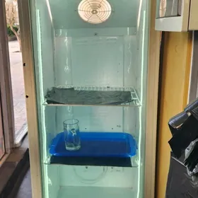 Витринный холодильник