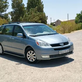 Toyota Sienna 2004