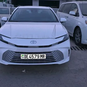 Toyota Camry 2025