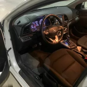 Hyundai Elantra 2020