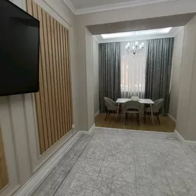 Центр, 3 ком, 1 этаж